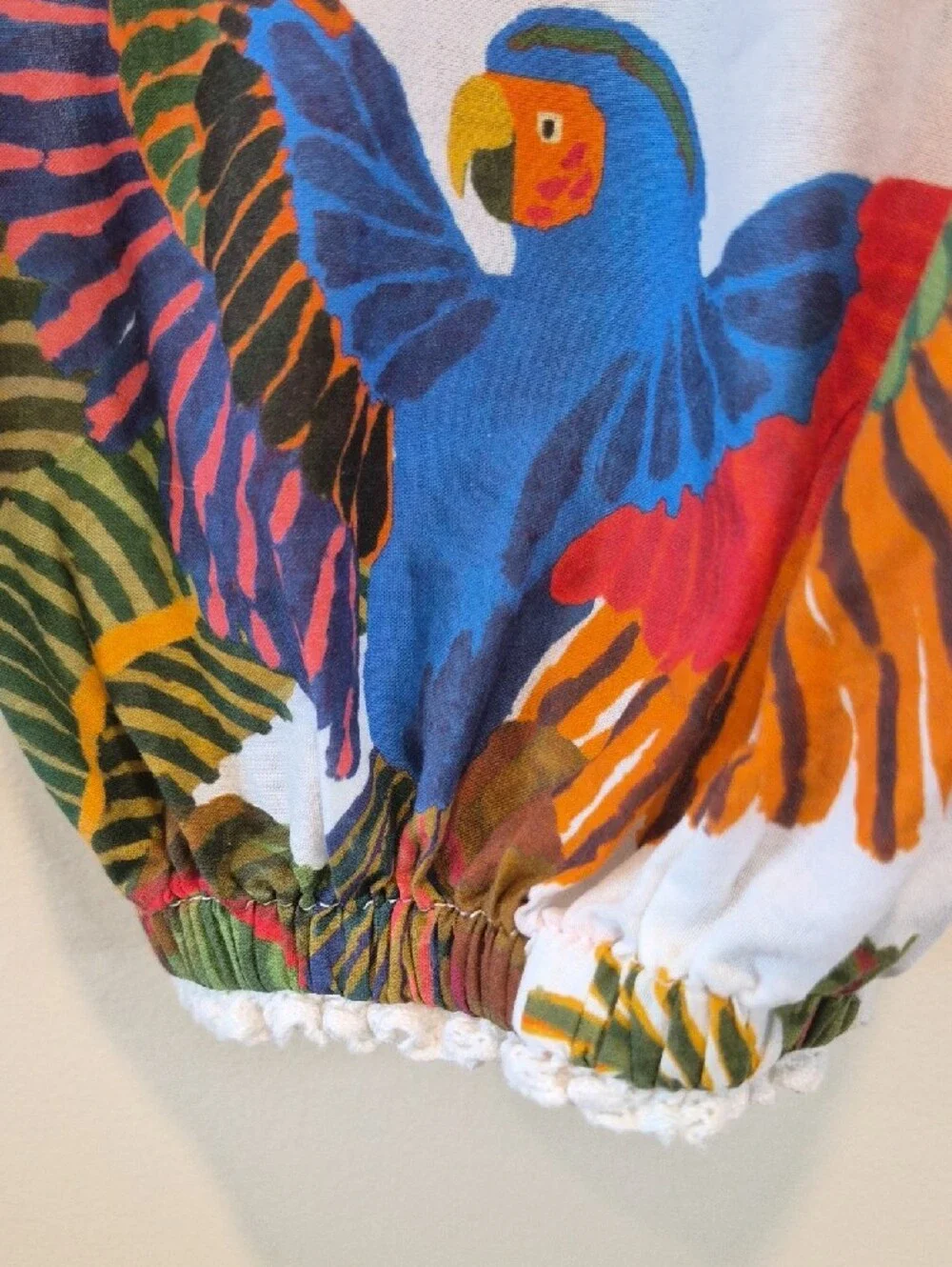 FARM Rio Cotton White Tropical Parrot Lace-Trim Puff Sleeve Crop Blouse